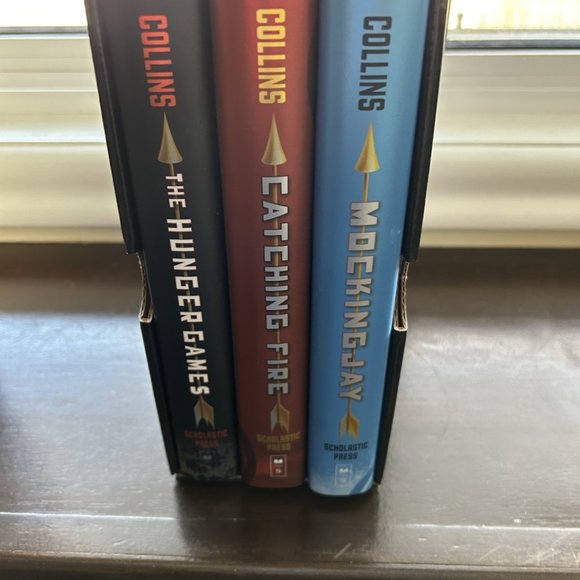 Hunger Games Trilogy Boxed Set - Picture 2 of 2